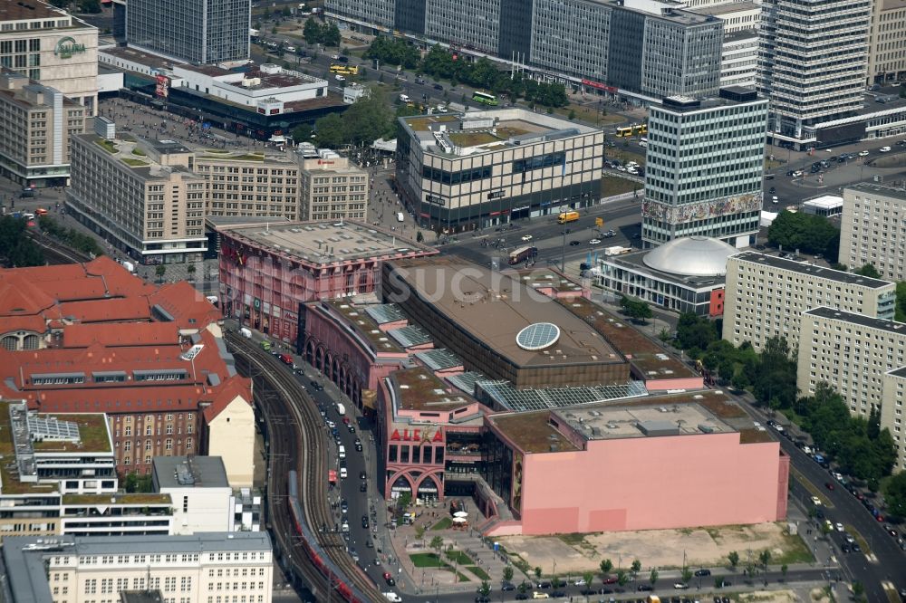 Berlin aus der Vogelperspektive: Gebäude des Einkaufszentrum Alexa in Berlin