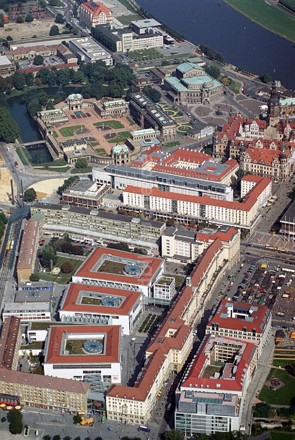 Luftbild Dresden - Gebäude des Einkaufszentrum Altmarkt Galerie der ECE Projektmanagement GmbH in Dresden im Bundesland Sachsen