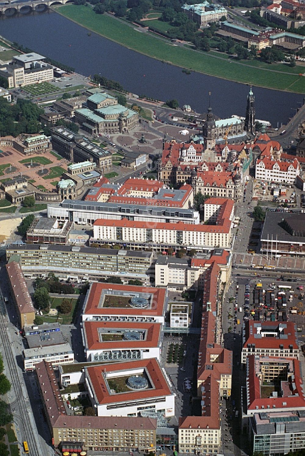 Dresden aus der Vogelperspektive: Gebäude des Einkaufszentrum Altmarkt Galerie der ECE Projektmanagement GmbH in Dresden im Bundesland Sachsen