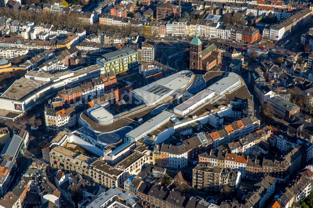 Aachen aus der Vogelperspektive: Gebäude des Einkaufszentrum Aquis Plaza der ECE Projektmanagement GmbH & Co. KG an der Adalbertstraße in Aachen im Bundesland Nordrhein-Westfalen