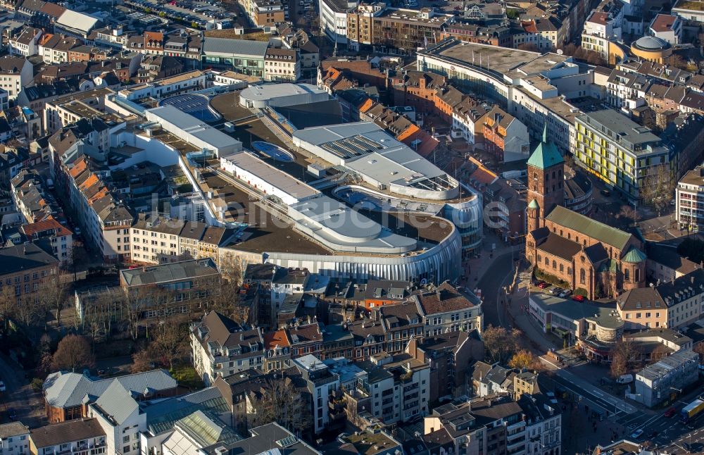 Aachen von oben - Gebäude des Einkaufszentrum Aquis Plaza der ECE Projektmanagement GmbH & Co. KG an der Adalbertstraße in Aachen im Bundesland Nordrhein-Westfalen