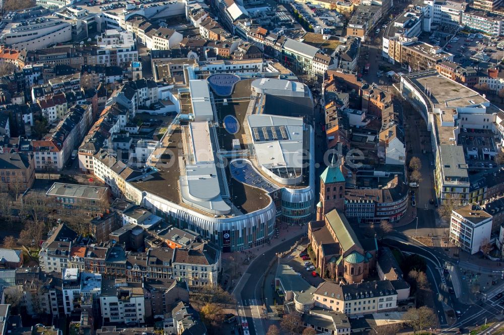 Luftaufnahme Aachen - Gebäude des Einkaufszentrum Aquis Plaza der ECE Projektmanagement GmbH & Co. KG an der Adalbertstraße in Aachen im Bundesland Nordrhein-Westfalen