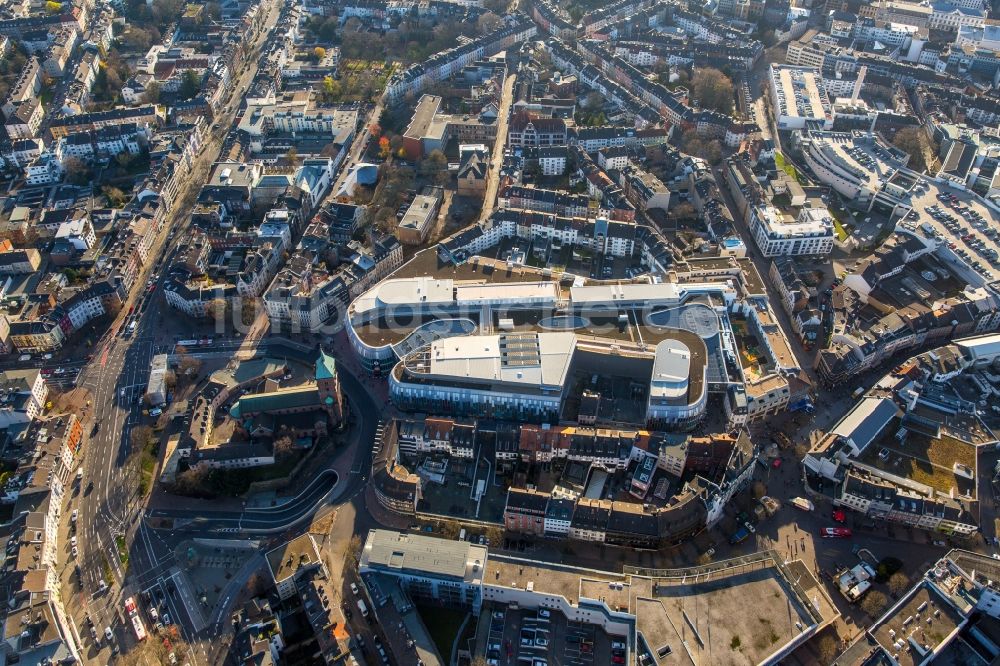 Aachen von oben - Gebäude des Einkaufszentrum Aquis Plaza der ECE Projektmanagement GmbH & Co. KG an der Adalbertstraße in Aachen im Bundesland Nordrhein-Westfalen