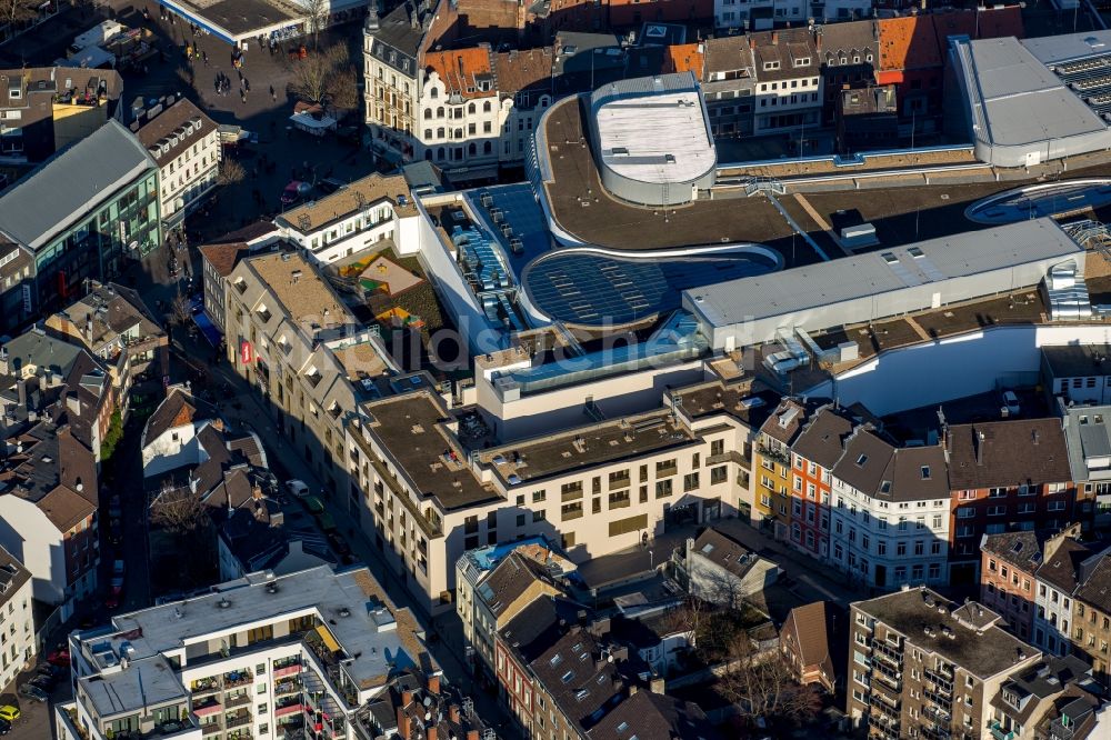 Aachen aus der Vogelperspektive: Gebäude des Einkaufszentrum Aquis Plaza der ECE Projektmanagement GmbH & Co. KG an der Adalbertstraße in Aachen im Bundesland Nordrhein-Westfalen