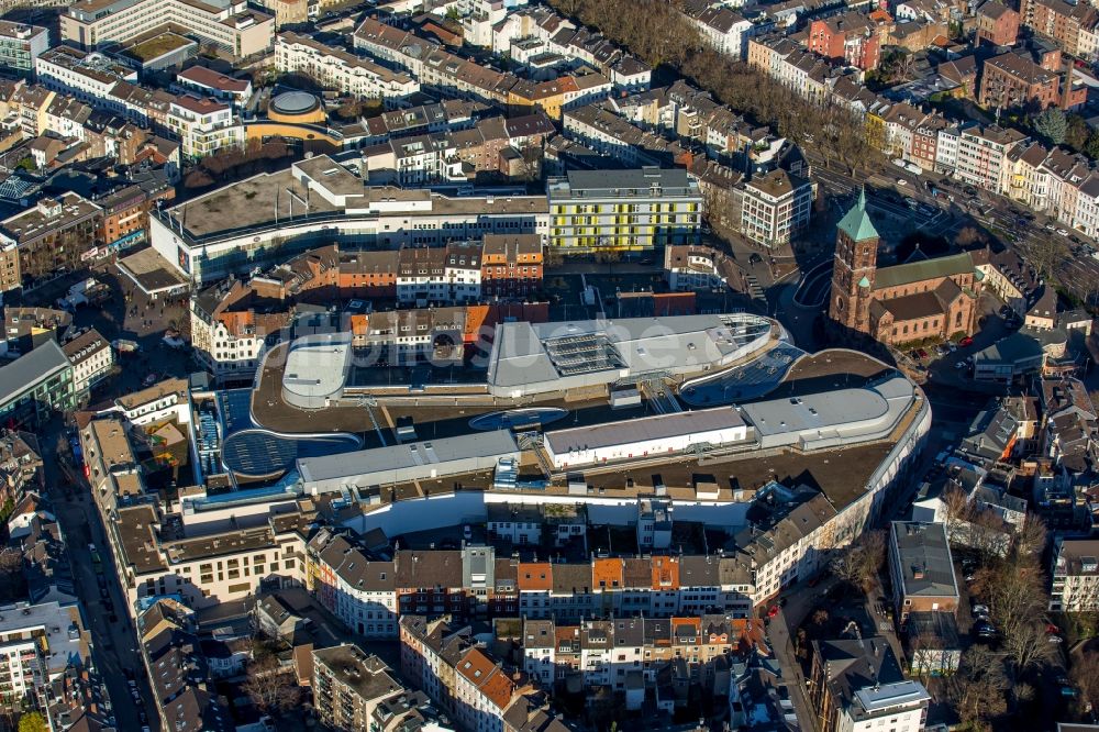 Aachen aus der Vogelperspektive: Gebäude des Einkaufszentrum Aquis Plaza der ECE Projektmanagement GmbH & Co. KG an der Adalbertstraße in Aachen im Bundesland Nordrhein-Westfalen