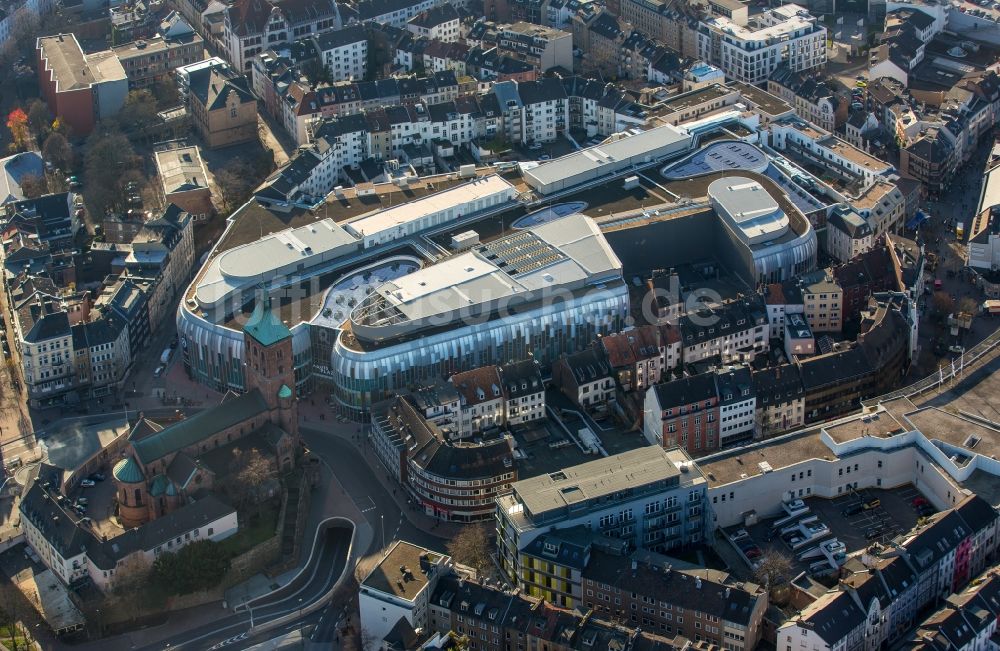 Aachen aus der Vogelperspektive: Gebäude des Einkaufszentrum Aquis Plaza der ECE Projektmanagement GmbH & Co. KG an der Adalbertstraße in Aachen im Bundesland Nordrhein-Westfalen