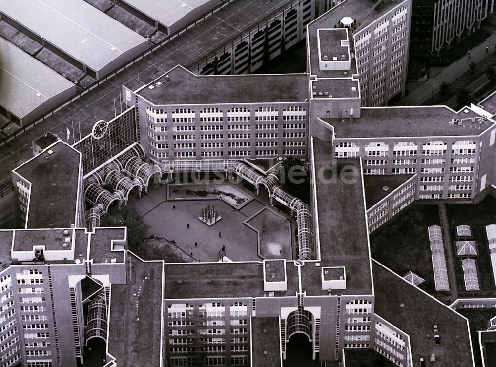 Luftbild Düsseldorf - Gebäude des Einkaufszentrum Bahnhofarkaden in Düsseldorf im Bundesland Nordrhein-Westfalen, Deutschland
