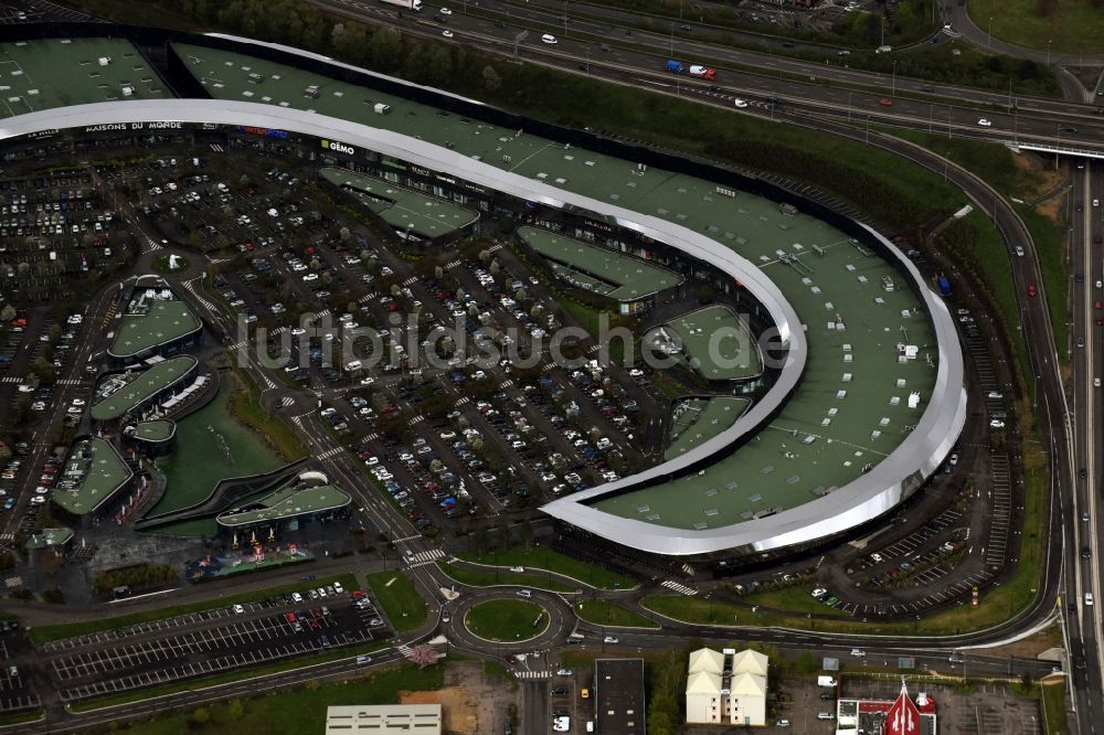 Luftbild Metz - Gebäude des Einkaufszentrum Centre Commercial Waves Actisud an der Chemin de la Pie Grièche in Metz in Alsace-Champagne-Ardenne-Lorraine, Frankreich