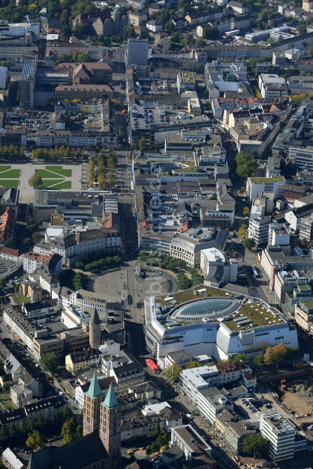 Kassel aus der Vogelperspektive: Gebäude des Einkaufszentrum City-Point Kassel der ECE am Königsplatz in Kassel im Bundesland Hessen