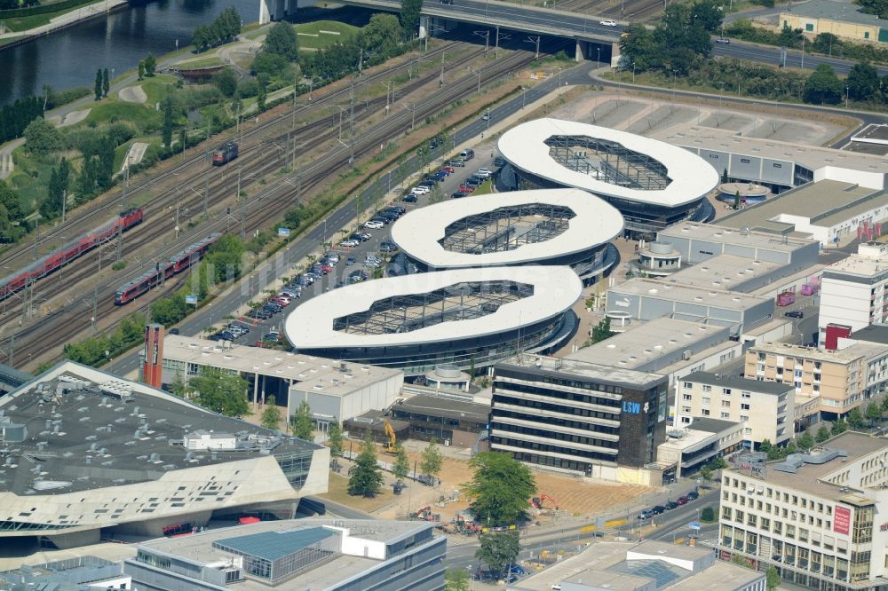 Wolfsburg aus der Vogelperspektive: Gebäude des Einkaufszentrum designer outlets in Wolfsburg im Bundesland Niedersachsen