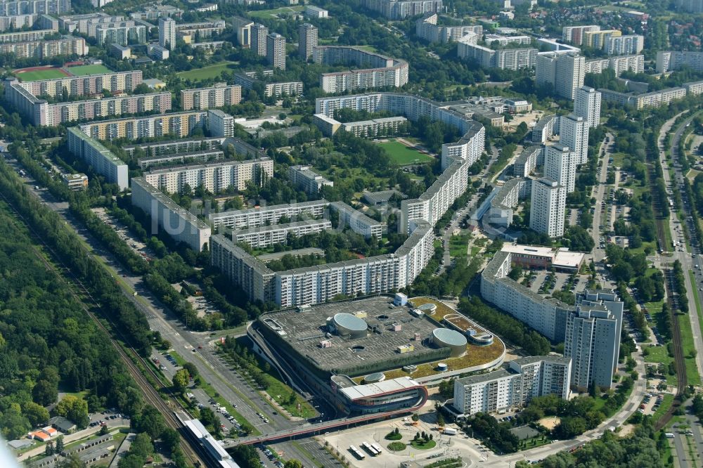 Berlin aus der Vogelperspektive: Gebäude des Einkaufszentrum Eastgate Berlin an der Marzahner Promenade im Ortsteil Marzahn-Hellersdorf in Berlin, Deutschland