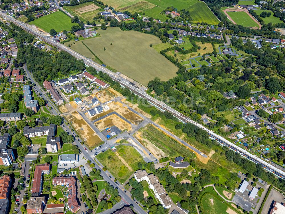 Luftbild Voerde (Niederrhein) - Gebäude des Einkaufszentrum Edeka center Wendorf Friedrichsfelder Straße im Ortsteil Holthausen in Voerde (Niederrhein) im Bundesland Nordrhein-Westfalen