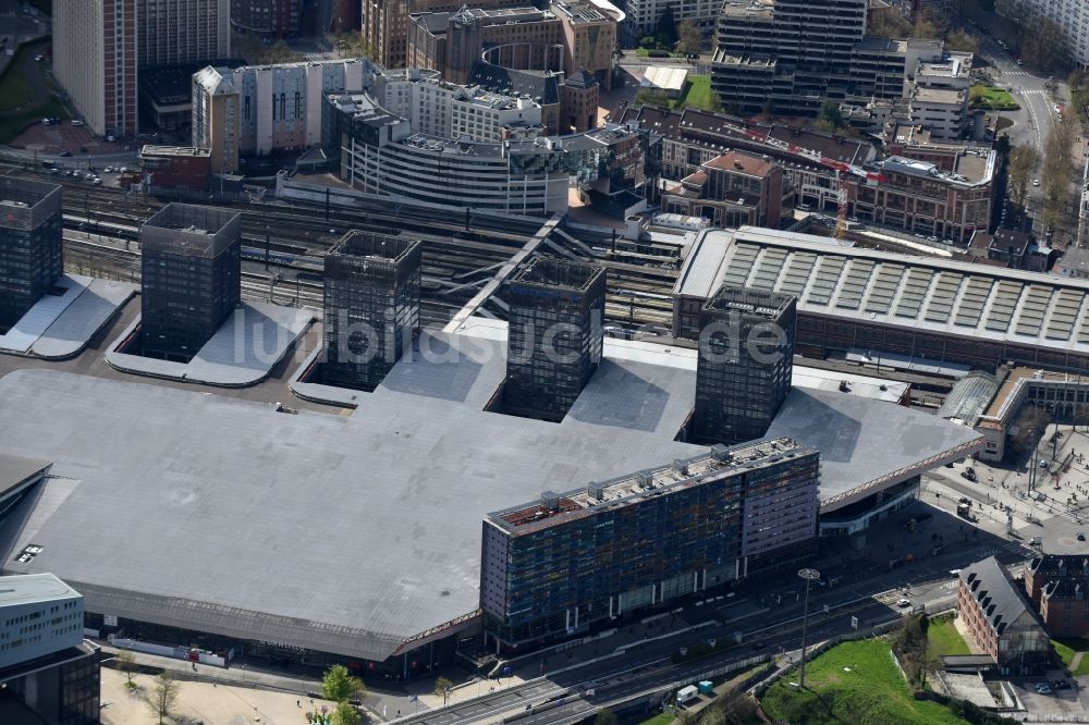 Lille von oben - Gebäude des Einkaufszentrum Euralille am Bahnhof Gare Lille Flandres in Lille in Nord-Pas-de-Calais Picardie, Frankreich