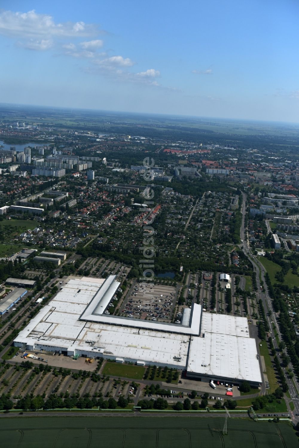 Luftaufnahme Magdeburg - Gebäude des Einkaufszentrum Florapark am Olvenstedter Graseweg in Magdeburg im Bundesland Sachsen-Anhalt