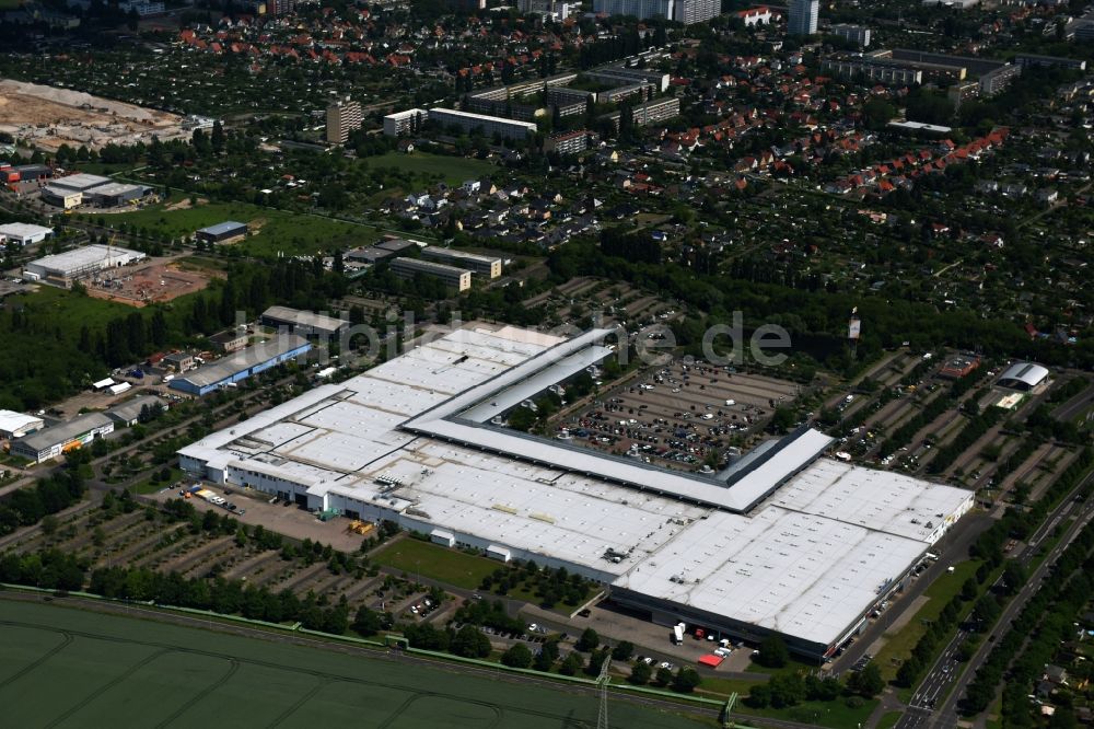 Magdeburg von oben - Gebäude des Einkaufszentrum Florapark am Olvenstedter Graseweg in Magdeburg im Bundesland Sachsen-Anhalt