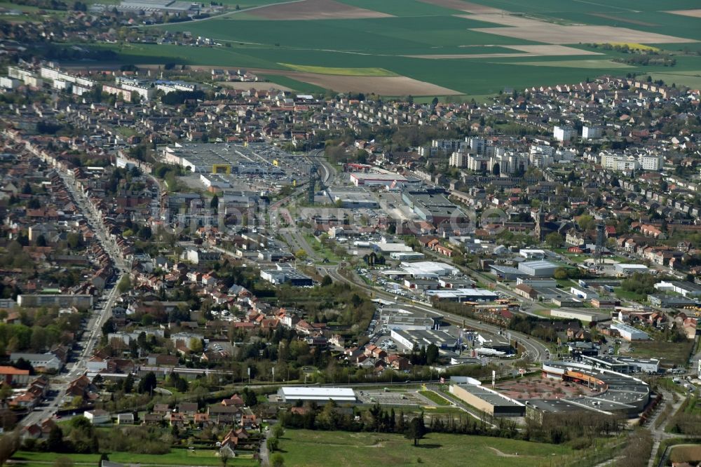 Luftbild Lens - Gebäude des Einkaufszentrum GiFi LIEVIN ZAC an der de l'an 2000 im Gewerbegebiet an der Rue Montgolfier in Lens in Nord-Pas-de-Calais Picardie, Frankreich