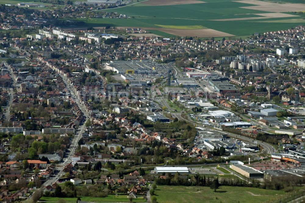 Luftaufnahme Lens - Gebäude des Einkaufszentrum GiFi LIEVIN ZAC an der de l'an 2000 im Gewerbegebiet an der Rue Montgolfier in Lens in Nord-Pas-de-Calais Picardie, Frankreich