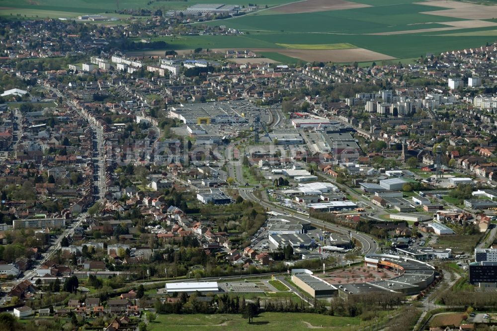 Lens von oben - Gebäude des Einkaufszentrum GiFi LIEVIN ZAC an der de l'an 2000 im Gewerbegebiet an der Rue Montgolfier in Lens in Nord-Pas-de-Calais Picardie, Frankreich