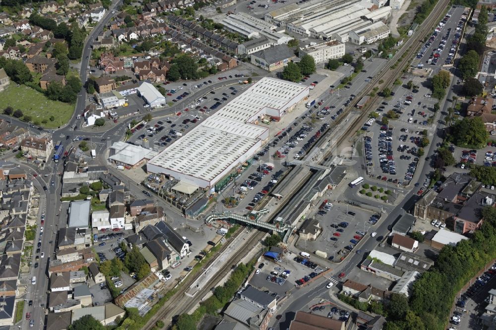 Luftaufnahme Chippenham - Gebäude des Einkaufszentrum Hathaway Retail Park Chippenham in Chippenham in England, Vereinigtes Königreich