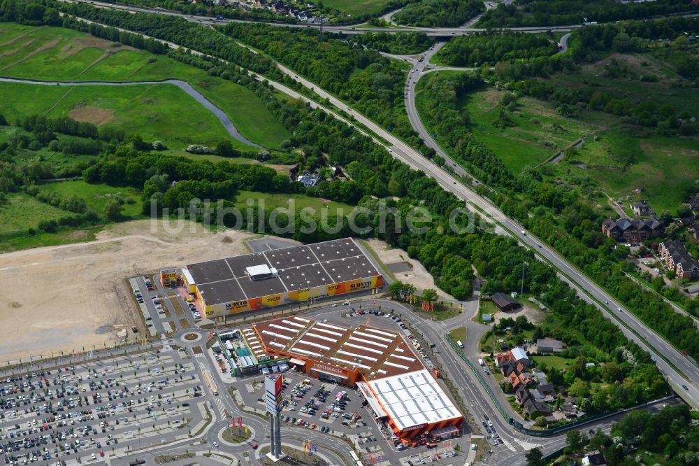 Dänischburg, Lübeck aus der Vogelperspektive: Gebäude des Einkaufszentrum HORNBACH Baumarkt in Dänischburg, Lübeck im Bundesland Schleswig-Holstein