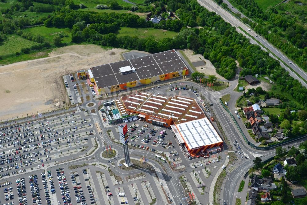 Luftaufnahme Dänischburg, Lübeck - Gebäude des Einkaufszentrum HORNBACH Baumarkt in Dänischburg, Lübeck im Bundesland Schleswig-Holstein