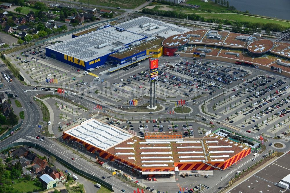 Dänischburg, Lübeck von oben - Gebäude des Einkaufszentrum HORNBACH Baumarkt in Dänischburg, Lübeck im Bundesland Schleswig-Holstein