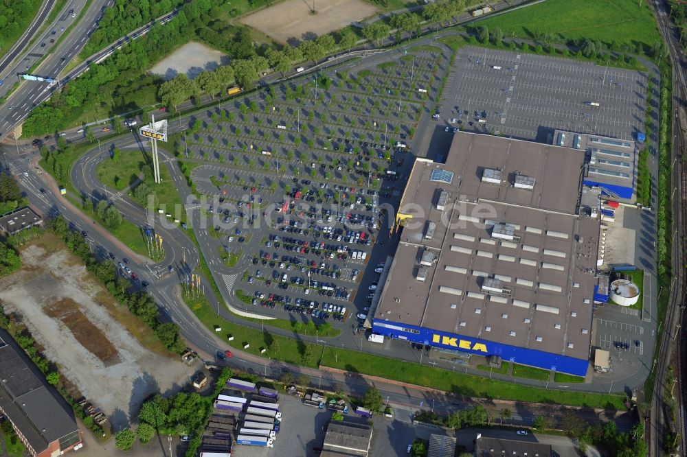 Duisburg von oben - Gebäude des Einkaufszentrum IKEA Einrichtungshaus Duisburg im Bundesland Nordrhein-Westfalen