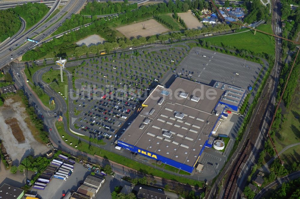 Duisburg aus der Vogelperspektive: Gebäude des Einkaufszentrum IKEA Einrichtungshaus Duisburg im Bundesland Nordrhein-Westfalen