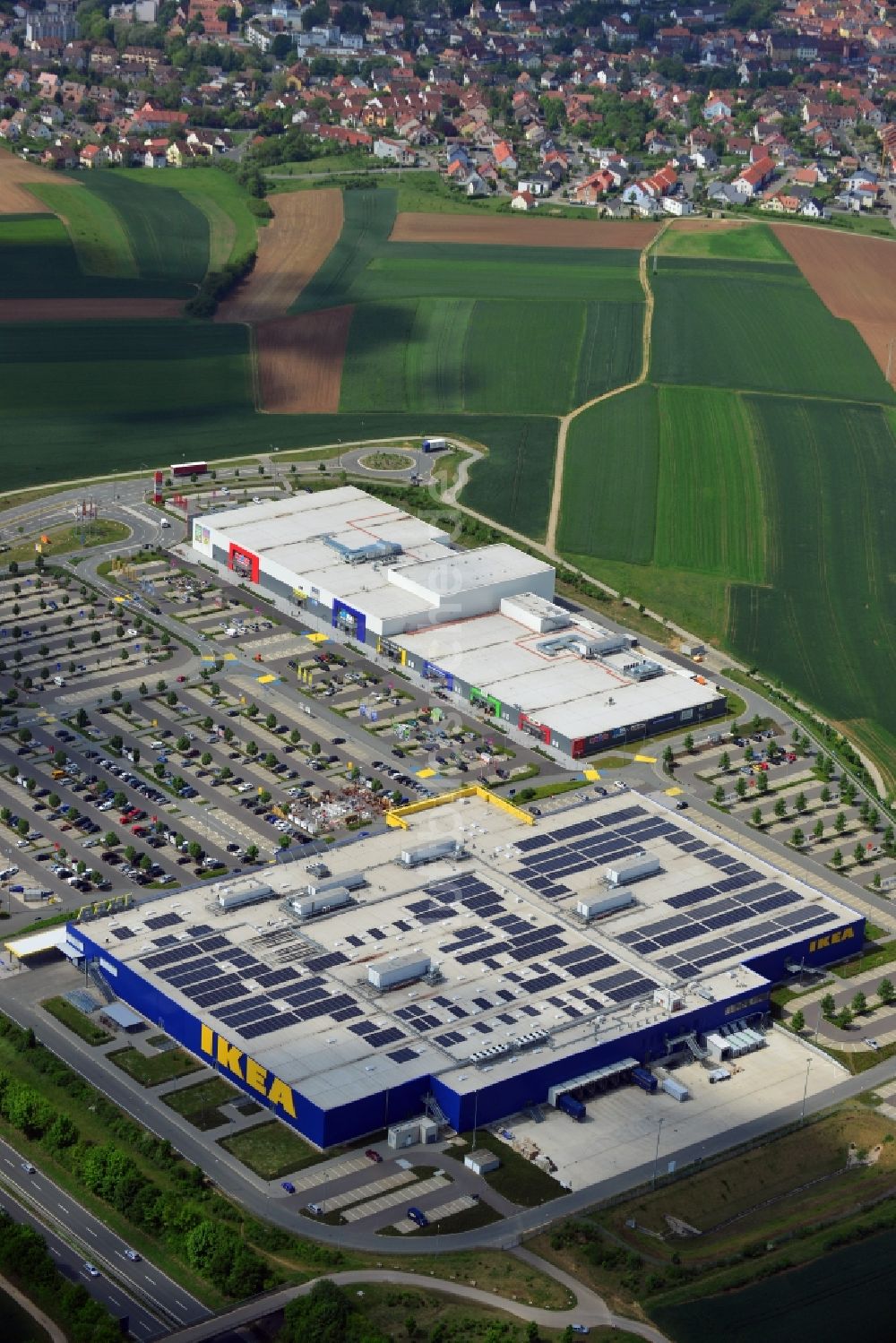 Würzburg aus der Vogelperspektive: Gebäude des Einkaufszentrum IKEA Einrichtungshaus Würzburg im Bundesland Bayern