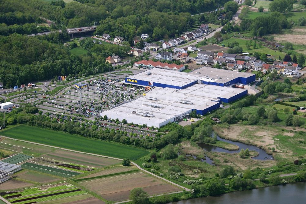 Luftbild Saarlouis - Gebäude des Einkaufszentrum des IKEA Einrichtungshauses in Saarlouis im Bundesland Saarland