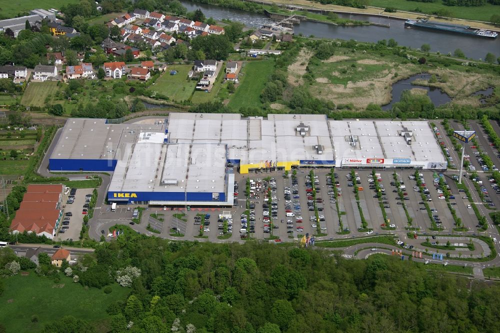 Luftbild Saarlouis - Gebäude des Einkaufszentrum des IKEA Einrichtungshauses in Saarlouis im Bundesland Saarland