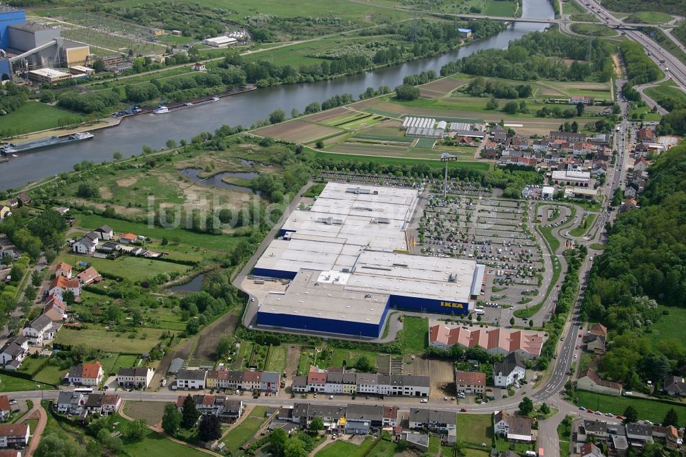 Luftbild Saarlouis - Gebäude des Einkaufszentrum des IKEA Einrichtungshauses in Saarlouis im Bundesland Saarland