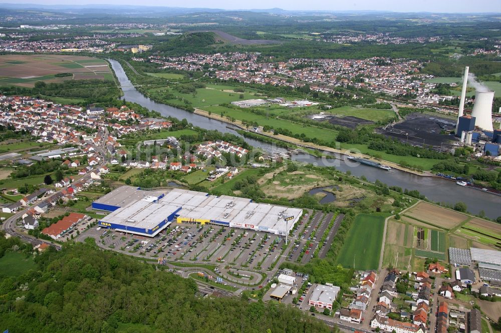 Luftbild Saarlouis - Gebäude des Einkaufszentrum des IKEA Einrichtungshauses in Saarlouis im Bundesland Saarland