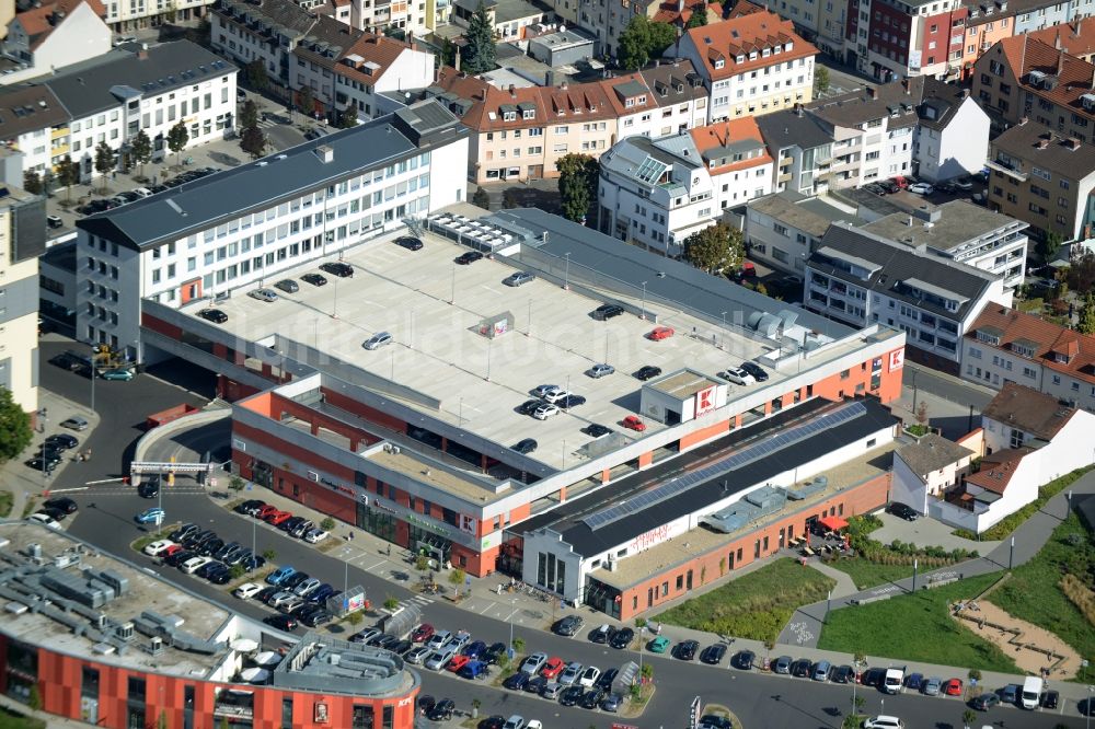 Luftaufnahme Hanau - Gebäude des Einkaufszentrum Kaufland Am Steinheimer Tor in Hanau im Bundesland Hessen