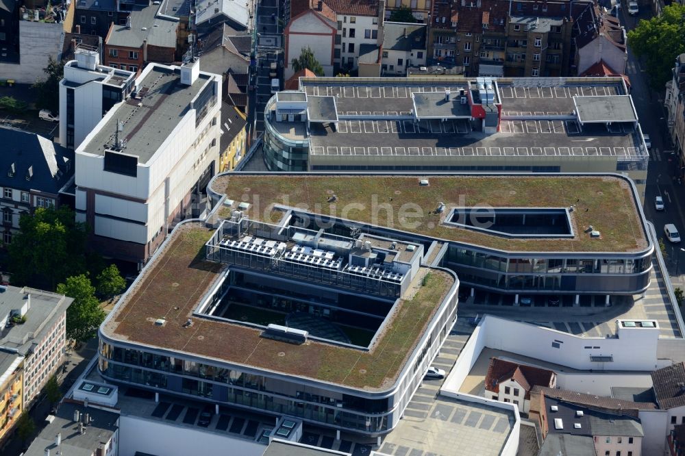 Offenbach am Main von oben - Gebäude des Einkaufszentrum KOMM Einkaufscenter am Aliceplatz in Offenbach am Main im Bundesland Hessen