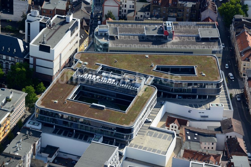 Offenbach am Main aus der Vogelperspektive: Gebäude des Einkaufszentrum KOMM Einkaufscenter am Aliceplatz in Offenbach am Main im Bundesland Hessen