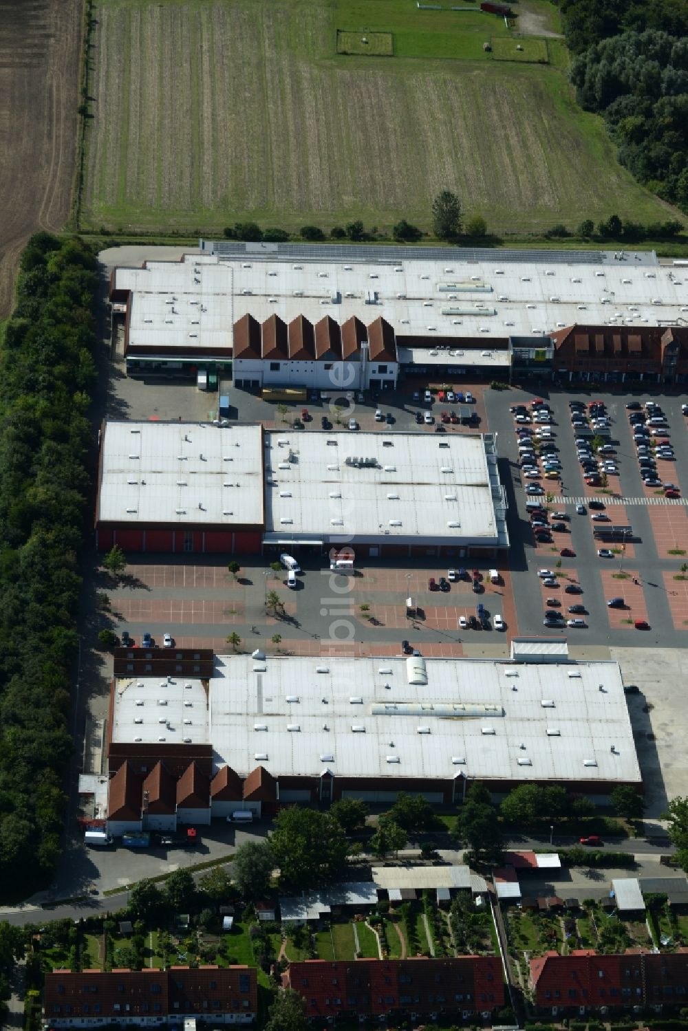 Wismar von oben - Gebäude des Einkaufszentrum Marktkauf-Center in Wismar im Bundesland Mecklenburg-Vorpommern