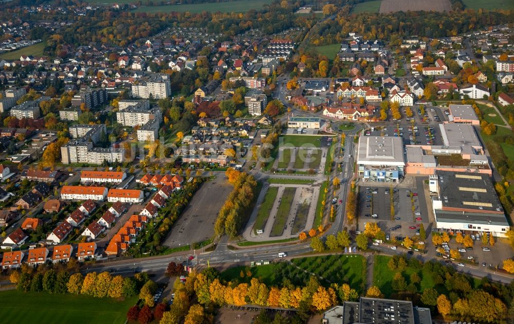 Hamm von oben - Gebäude des Einkaufszentrum Maximilian-Center mit Eissporthalle und Westpress-Arena im herbstlichen Stadtteil Werries in Hamm im Bundesland Nordrhein-Westfalen