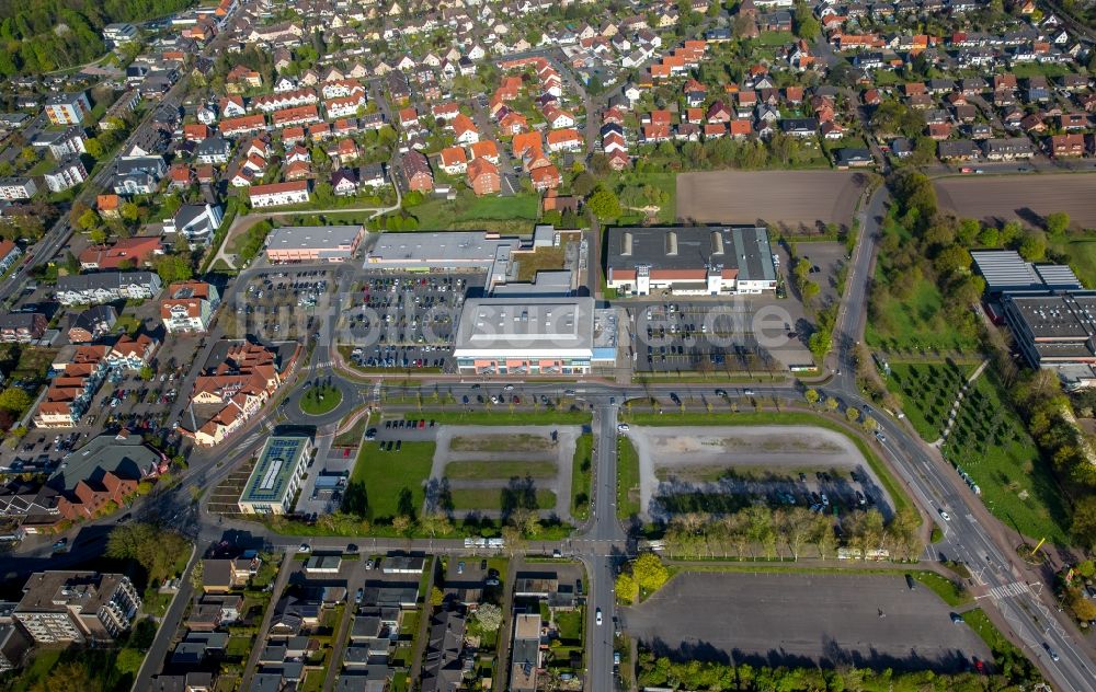 Luftaufnahme Hamm - Gebäude des Einkaufszentrum Maximilian-Center mit Eissporthalle und Westpress-Arena im Stadtteil Werries in Hamm im Bundesland Nordrhein-Westfalen