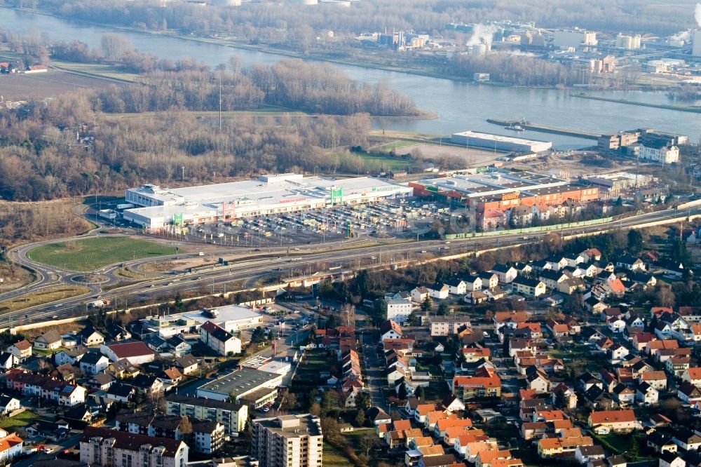 Wörth am Rhein aus der Vogelperspektive: Gebäude des Einkaufszentrum Maximilianscenter im Ortsteil Maximiliansau in Wörth am Rhein im Bundesland Rheinland-Pfalz