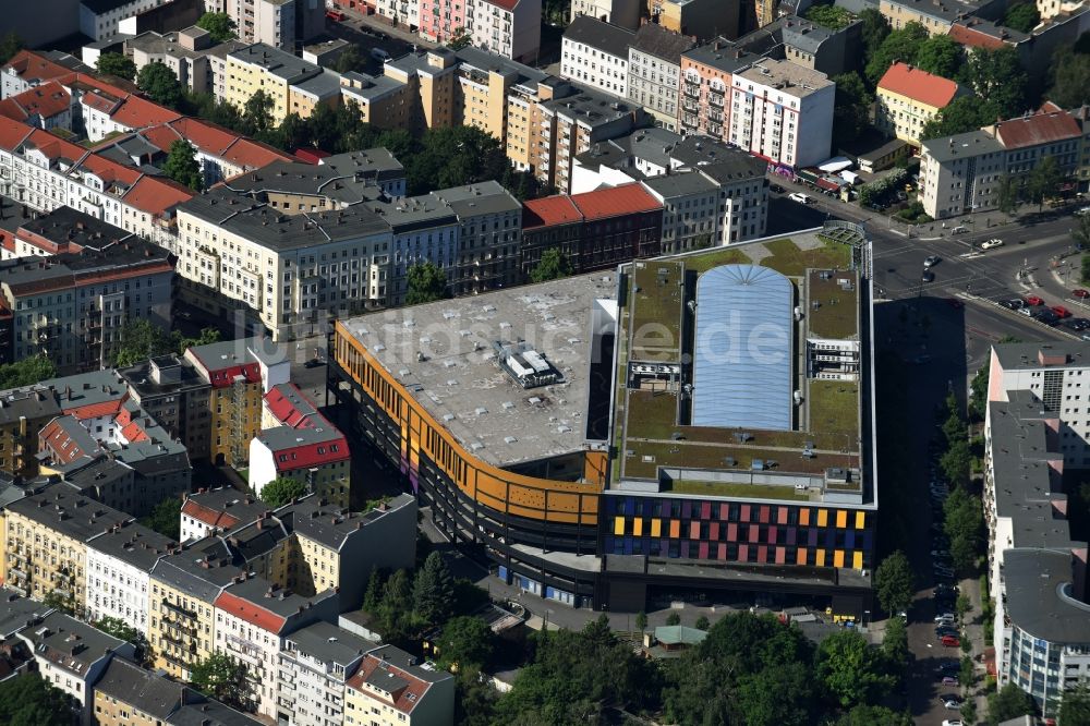 Berlin aus der Vogelperspektive: Gebäude des Einkaufszentrum MOA Bogen an der Stephanstraße in Berlin