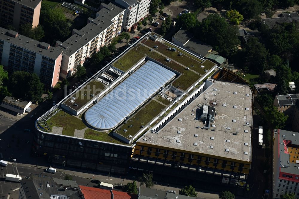 Berlin aus der Vogelperspektive: Gebäude des Einkaufszentrum MOA Bogen an der Stephanstraße in Berlin