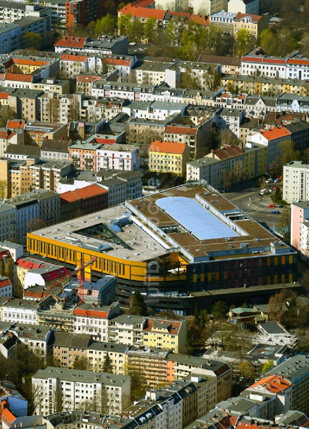 Berlin von oben - Gebäude des Einkaufszentrum MOA Bogen an der Stephanstraße in Berlin