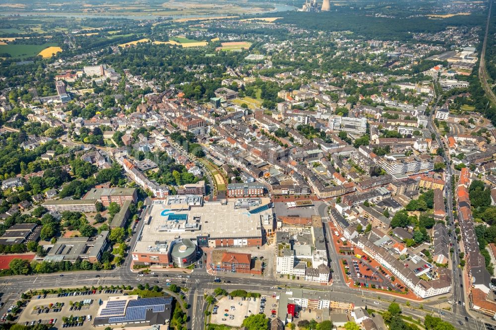 Dinslaken aus der Vogelperspektive: Gebäude des Einkaufszentrum Neutor Galerie an der Saarstraße in Dinslaken im Bundesland Nordrhein-Westfalen