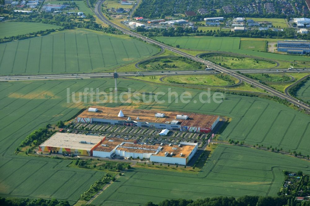 Magdeburg aus der Vogelperspektive: Gebäude des Einkaufszentrum Am Pfahlberg in Magdeburg im Bundesland Sachsen-Anhalt