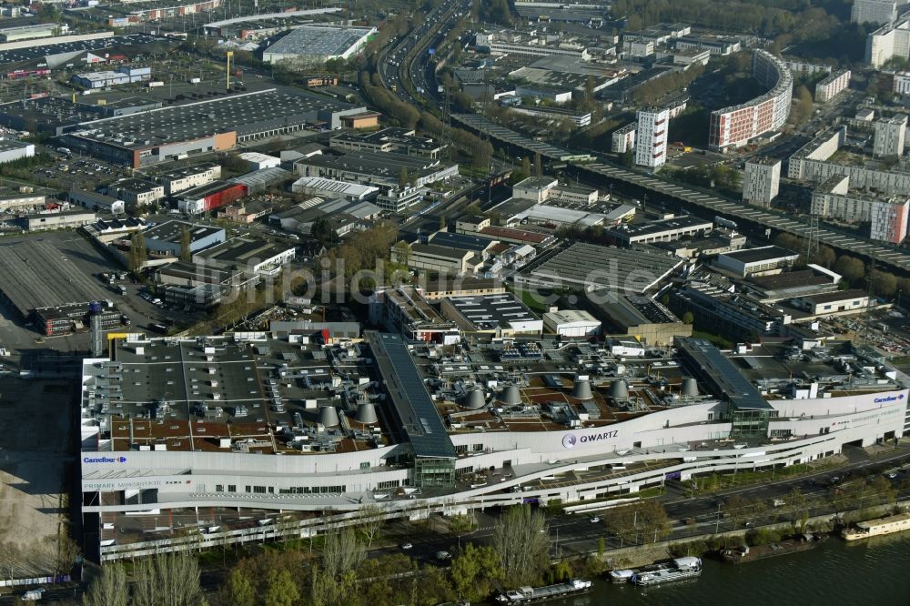 Villeneuve-la-Garenne aus der Vogelperspektive: Gebäude des Einkaufszentrum Qwartz am Boulevard Gallieni in Villeneuve-la-Garenne in Ile-de-France, Frankreich