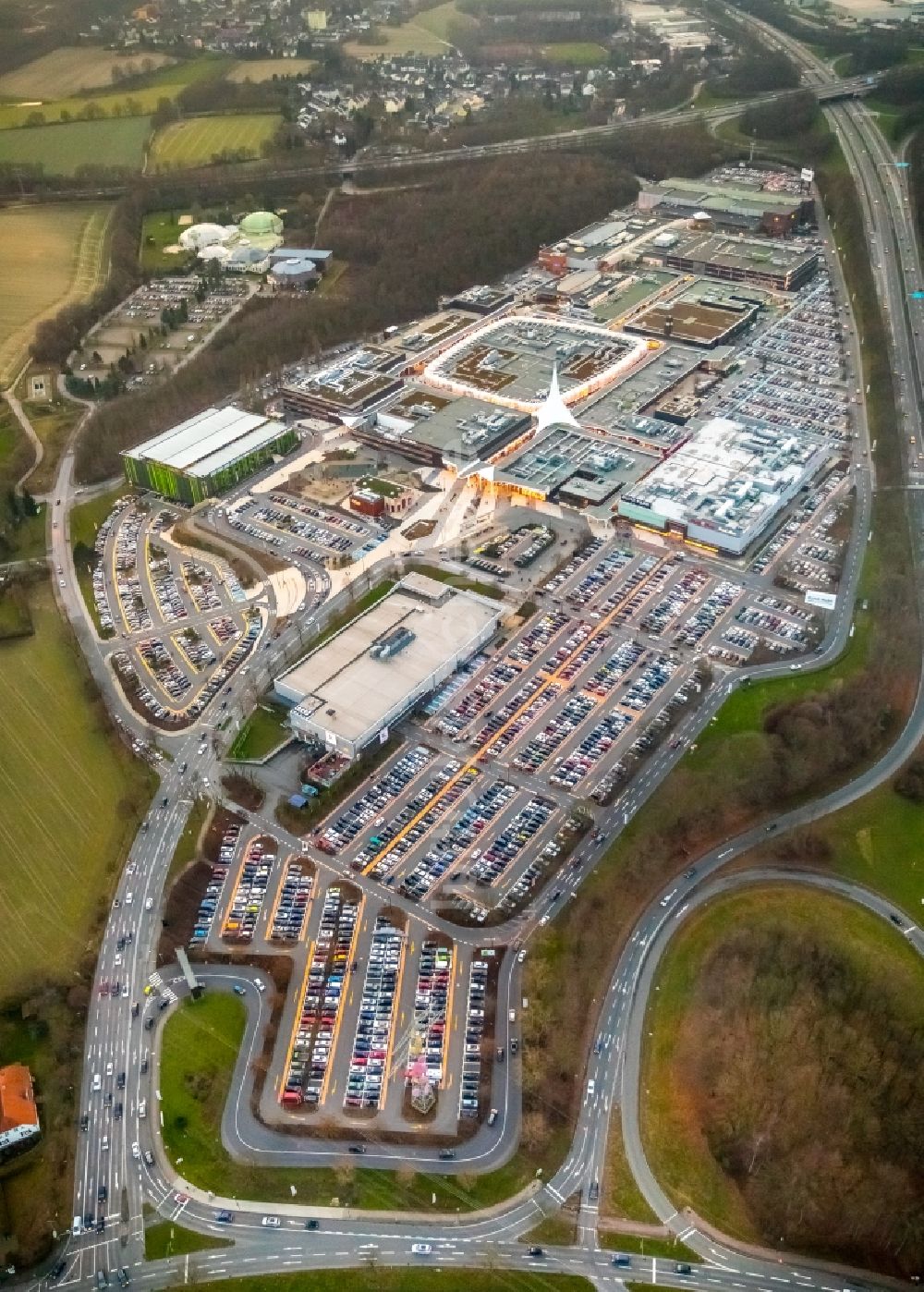 Bochum von oben - Gebäude des Einkaufszentrum Ruhr Park in Bochum im Bundesland Nordrhein-Westfalen