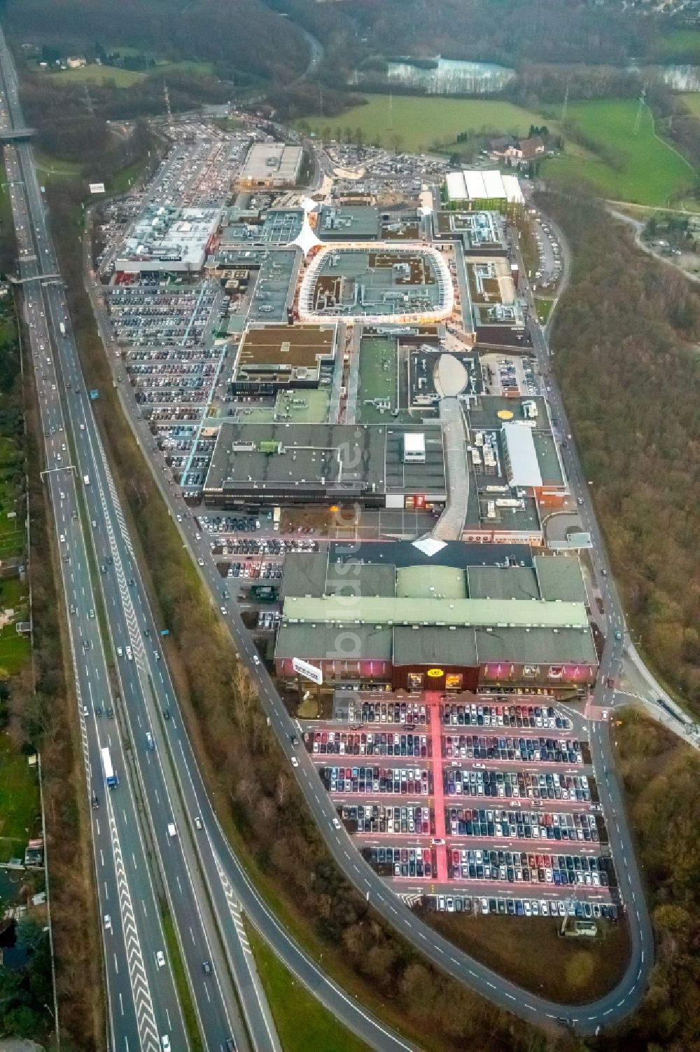 Bochum von oben - Gebäude des Einkaufszentrum Ruhr Park in Bochum im Bundesland Nordrhein-Westfalen