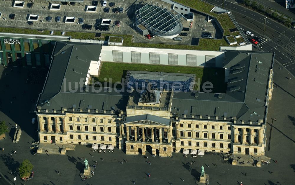 Braunschweig von oben - Gebäude des Einkaufszentrum Schloss-Arkaden Braunschweig am Ritterbrunnen in der Altstadt in Braunschweig im Bundesland Niedersachsen