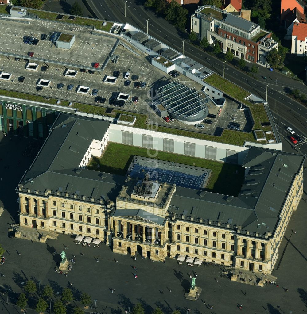 Luftaufnahme Braunschweig - Gebäude des Einkaufszentrum Schloss-Arkaden Braunschweig am Ritterbrunnen in der Altstadt in Braunschweig im Bundesland Niedersachsen